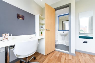 1 bed flat, College Square East, Holylands, Belfast, BT16DJ - Image 1